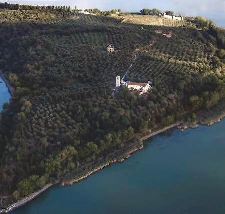 Isola Polvese Resort กัสติลโยเน เดล ลาโก ภายนอก รูปภาพ